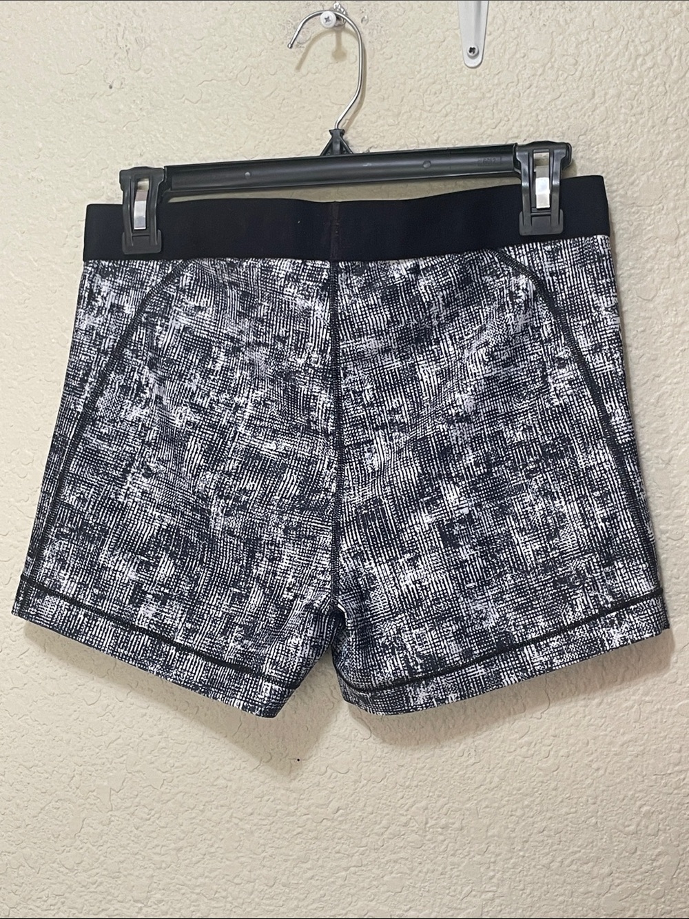 Under Armour Women's Black & White Print Compression Shorts. Good Condition. - Picture 3 of 5